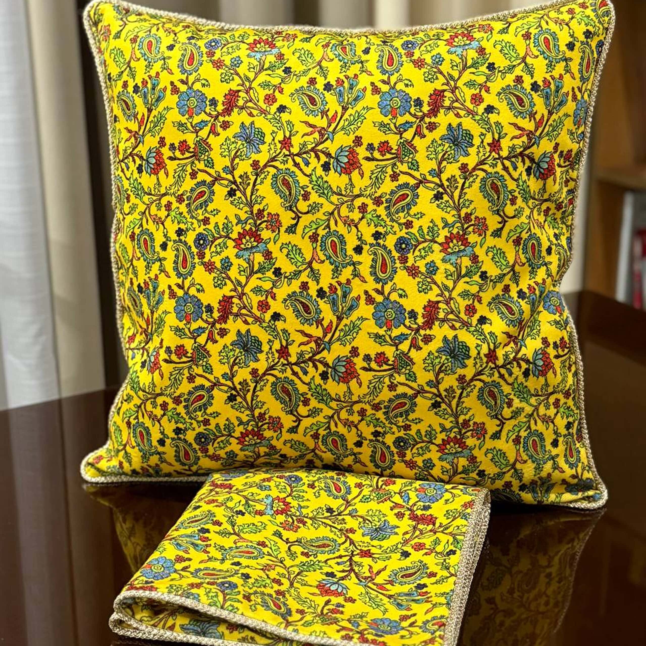 Cushion Cover category | Makue