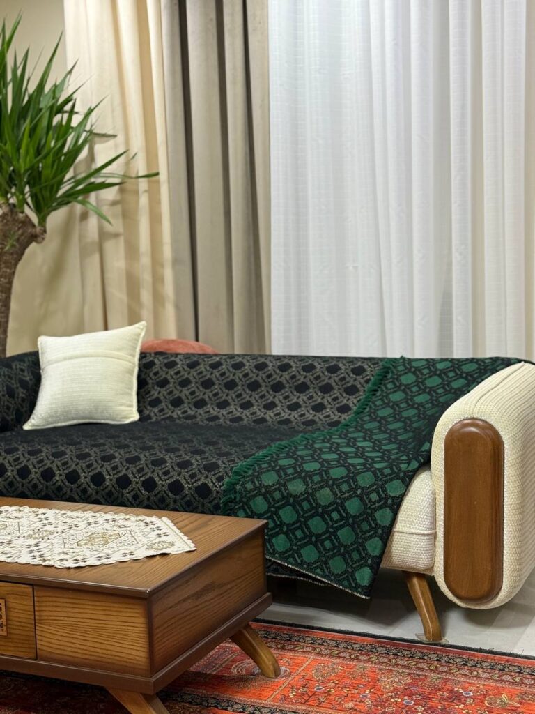 Chignon Design | Throws and sofa covers | Makue