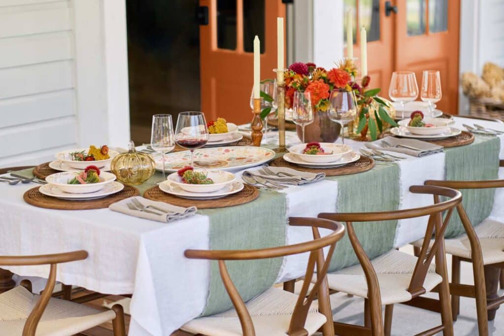 How to Choose the Perfect Tablecloth for Your Dining Space