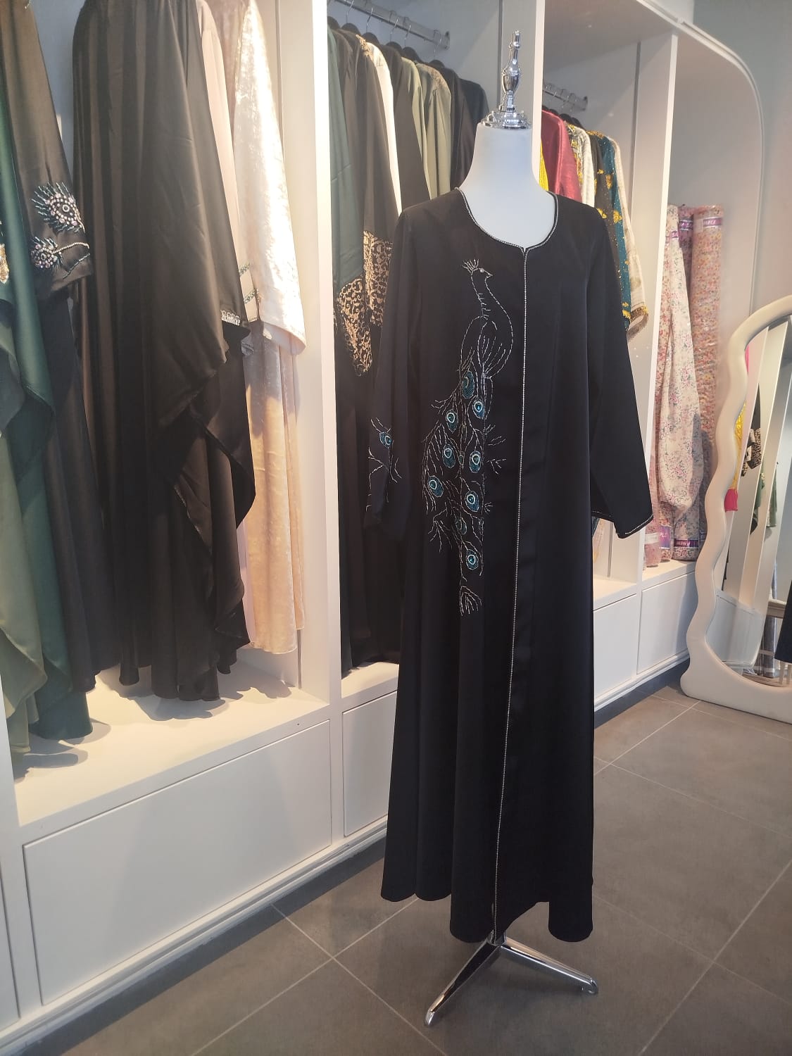 lebas (5) Peacock design abaya-عبايا بتصميم طاووس - Image 1